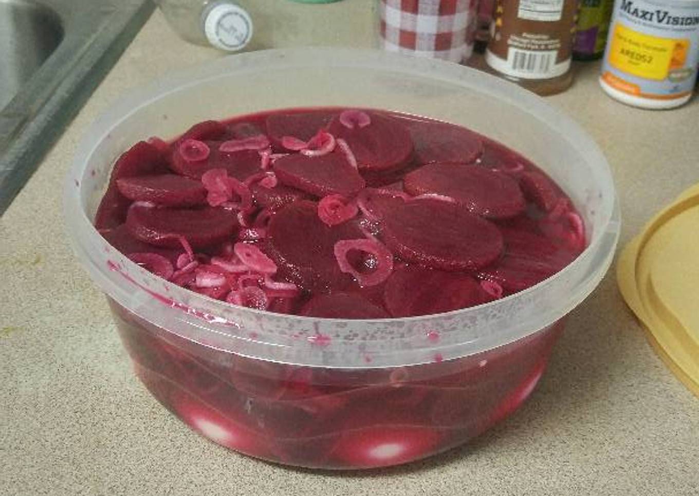 Red beet eggs