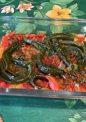 Une photo de Piments verts doux aux tomates et oignon de roscoff