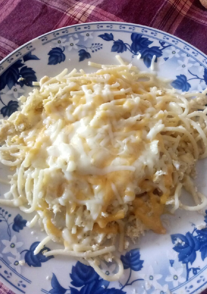 Una foto de Pasta al huevo con queso rallado