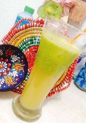 A picture of Fresh Kiwi Apple Juice 🥝🍎.