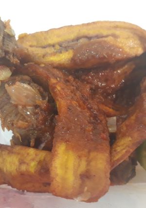 A picture of Fried plantain and fried gizzard.