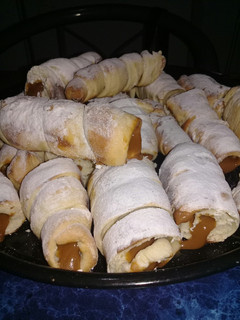 Una foto de Cañoncitos de dulce de leche 😋❤