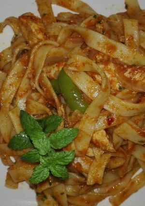 A picture of Chicken Fettuccini Alfredo Pasta.