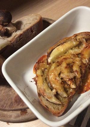 Une photo de Tartine de cèpes gratinés au maroilles