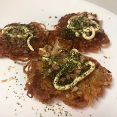 Okonomi latkes A picture of Okonomi latkes.