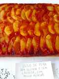 Bolo caramelizado de pera, sem glúten e sem lactose, pouco doce