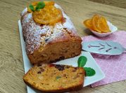 Una foto de plum cake de pasas