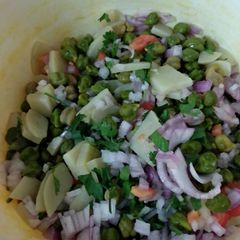 A picture of Jinjara salad(green chana).
