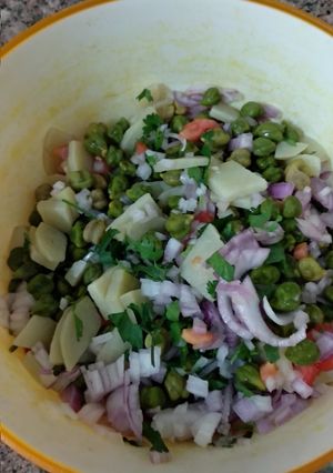 A picture of Jinjara salad(green chana).