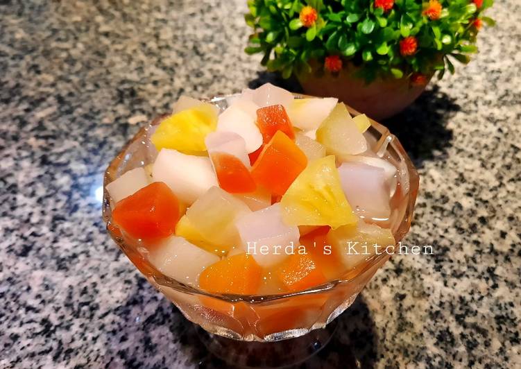 Cara Gampang Membuat Es Buah Koktail Ceria Anti Gagal