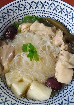 剝皮辣椒山藥雞肉湯冬粉 的食譜成品照片