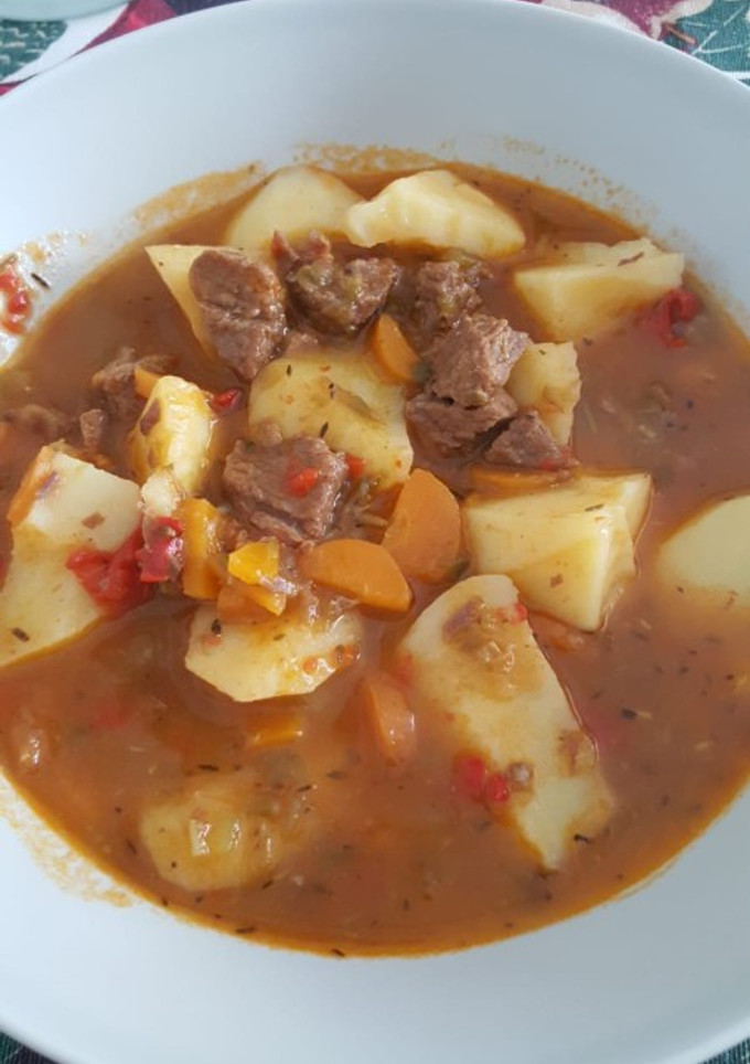 Una foto de Guiso de carne de ternera con patatas