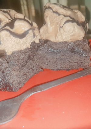 A picture of Eggless banana chocolate cake.