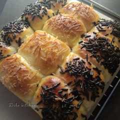 A picture of Roti sobek COKLAT KEJU.