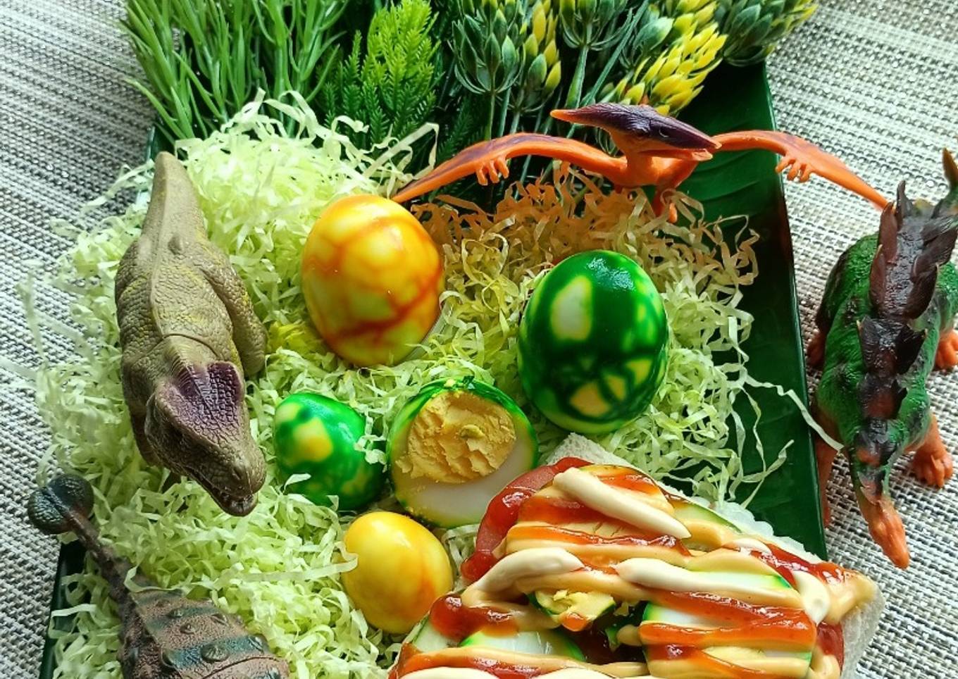 Sandwich dinosaurus dengan telur batang korek api