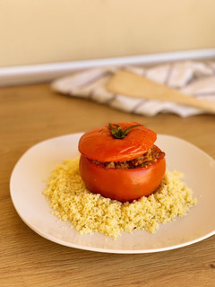 Foto principal de Tomate relleno de carne picada con cous cous