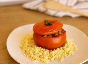 Foto principal de Tomate relleno de carne picada con cous cous