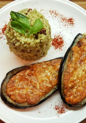 Una foto de Berenjenas al horno con timbal de arroz