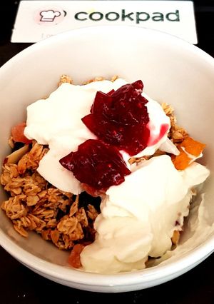 A picture of My Granola wth dried Papaya coconut, Mango also Greek yogurt. 😉.