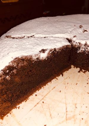 Una foto de Torta húmeda de chocolate fácil