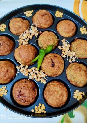अंकुरित मटकी आणि मूग डाळीचे अप्पे (matki ani moong dal appe recipe in marathi) रेसिपी चे मुख्य फोटो