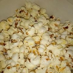 A picture of Homemade popcorns.