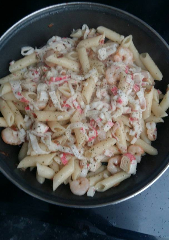 Una foto de Macarrones con Gambas y Palitos de Mar