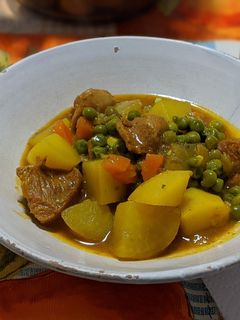 Una foto de Estofado de pavo con patatas a la cerveza