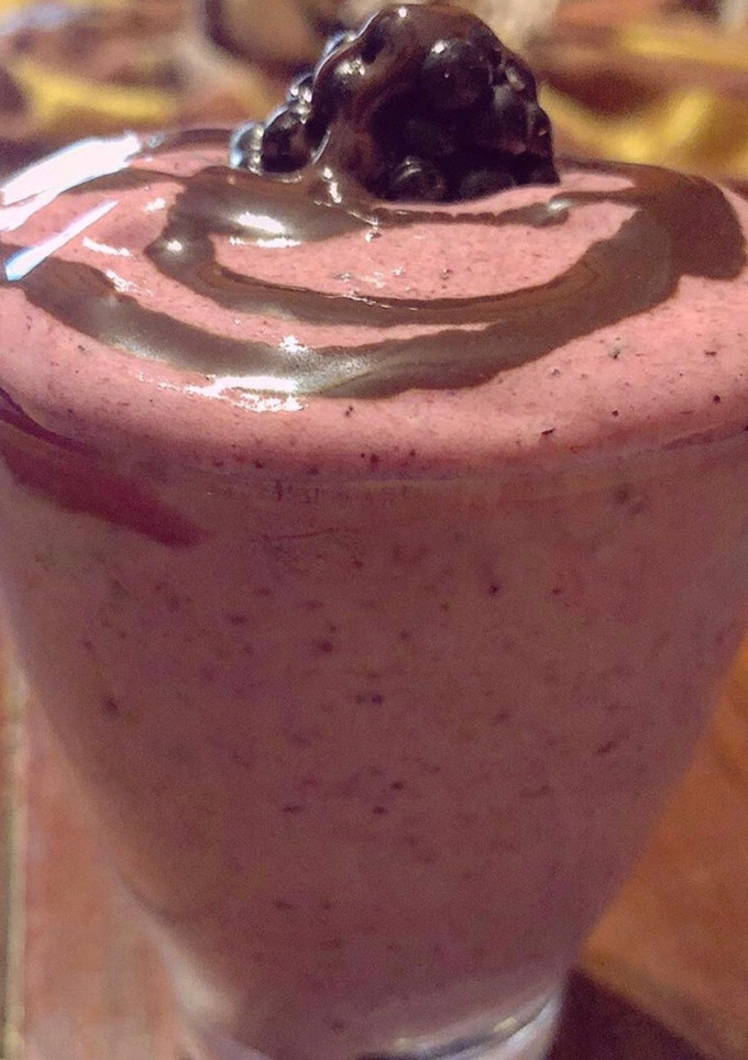 Una foto de Helado proteico de frutos del bosque sin gluten
