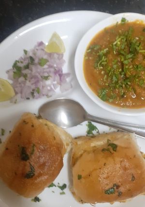 A picture of Instant Pau-bhaji in Pressure cooker.