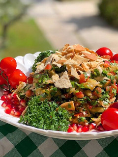 A picture of فتوش بالباذنجان.