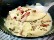 Una foto de sopas frías