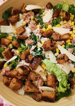 Φωτογραφία της συνταγής Caesar’s salad με καπνιστό τόνο