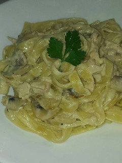 Una foto de Tallarines a la carbonara