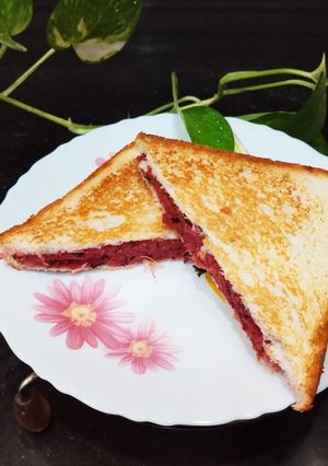 A picture of Beetroot Potato Sandwich.