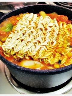 Nolboo.韓式部隊鍋 的食譜成品照片