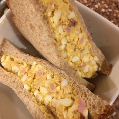 A picture of Ham Bacon Cheddar Egg Salad.