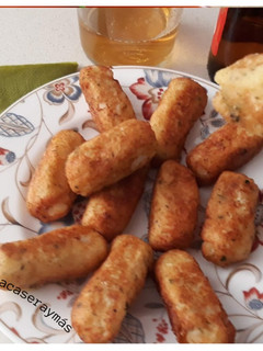 Una foto de Pasteles de bacalao -pastèis de bacalhau-
