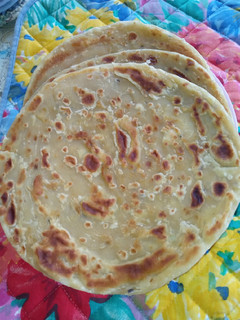 A picture of Onion chapatis.
