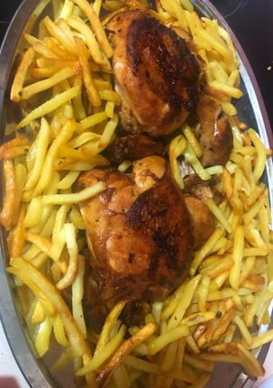 صورة لوصفة دجاج مشوي مع بطاطا مقلية