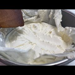 A picture of Greek Yogurt.