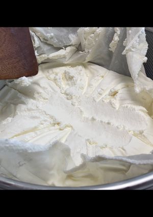 A picture of Greek Yogurt.
