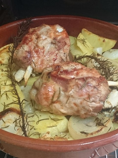 Una foto de Codillo asado al romero