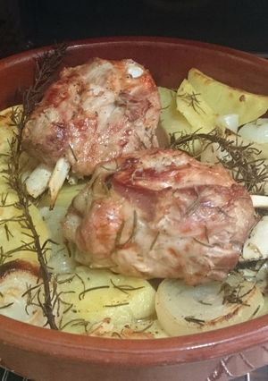 Una foto de Codillo asado al romero