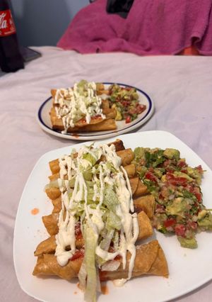 Una foto de Flautas de Pollo