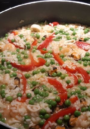 A picture of Easy seafood "paella".