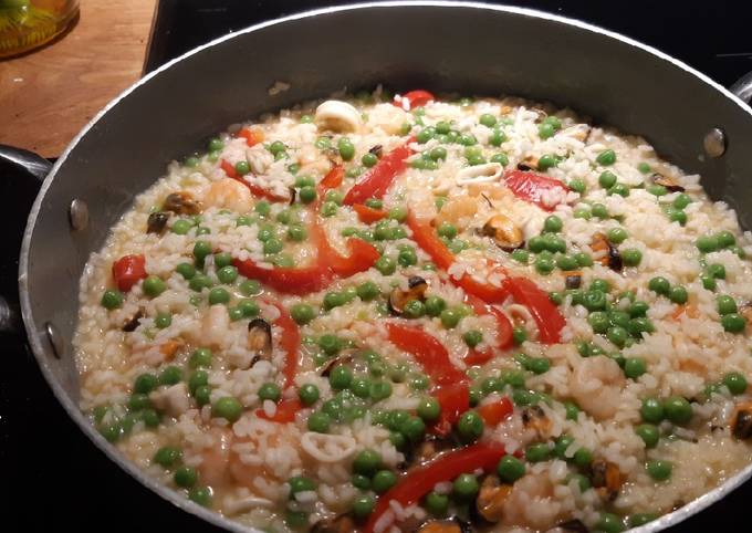 Easy seafood "paella"