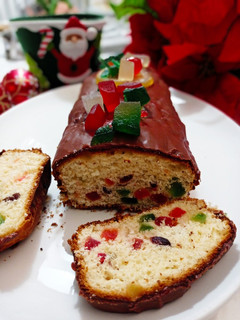 Una foto de Pan dulce navideño con glaseado de chocolate
