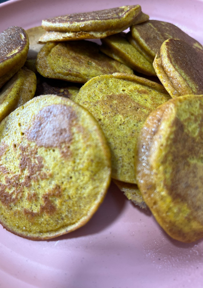 Una foto de Mini hot cakes de avena sabor carrot cake