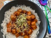 Une photo de marinade sauce soja tofu